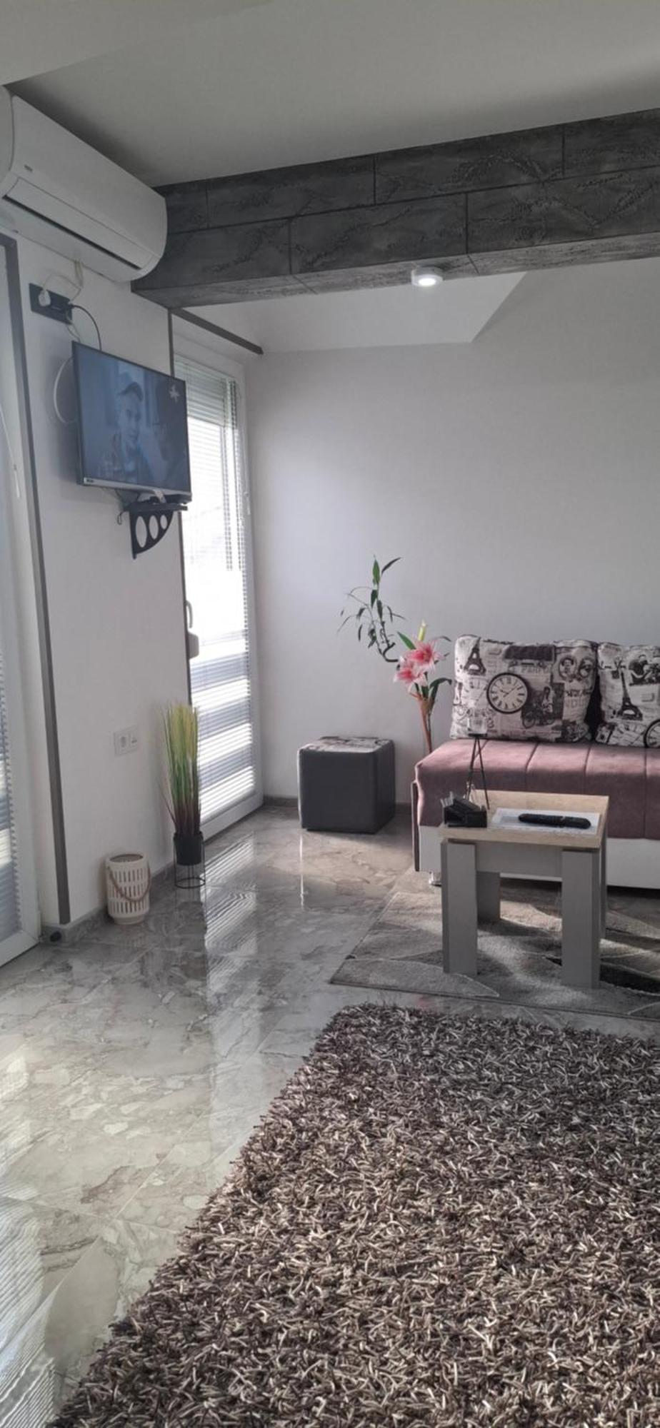 באינה באשטה Apartments Ivanovic Center City מראה חיצוני תמונה